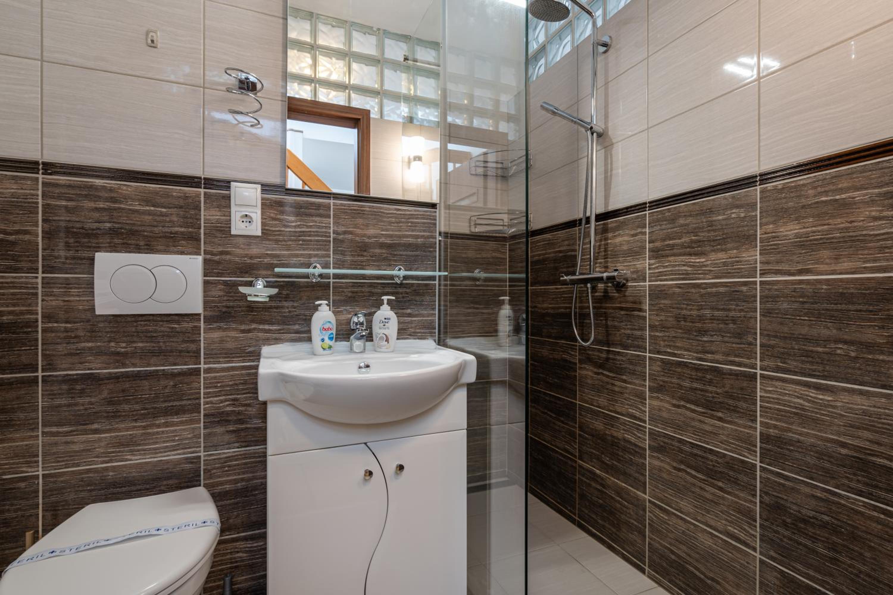 Eclipse Elegance Apartment