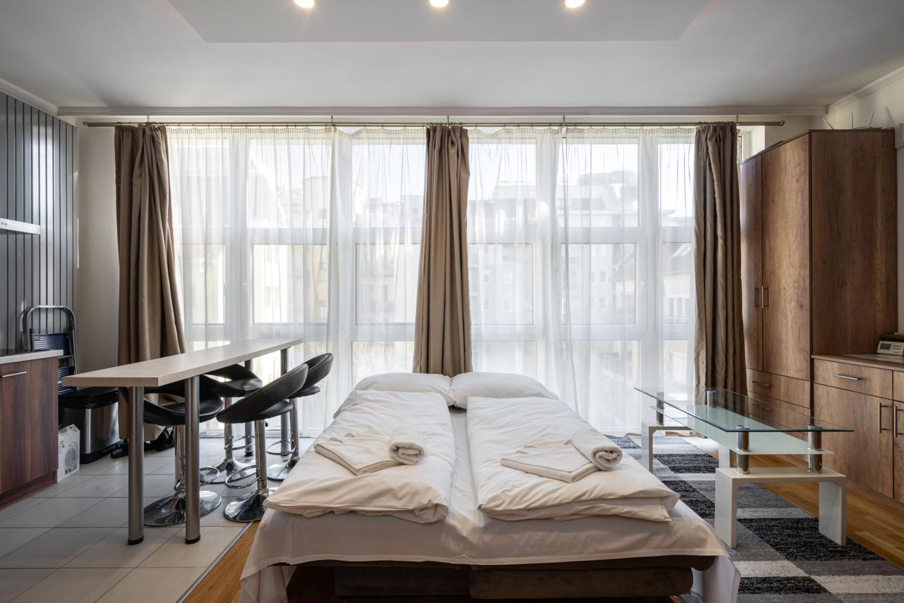 Eclipse Elegance Apartment