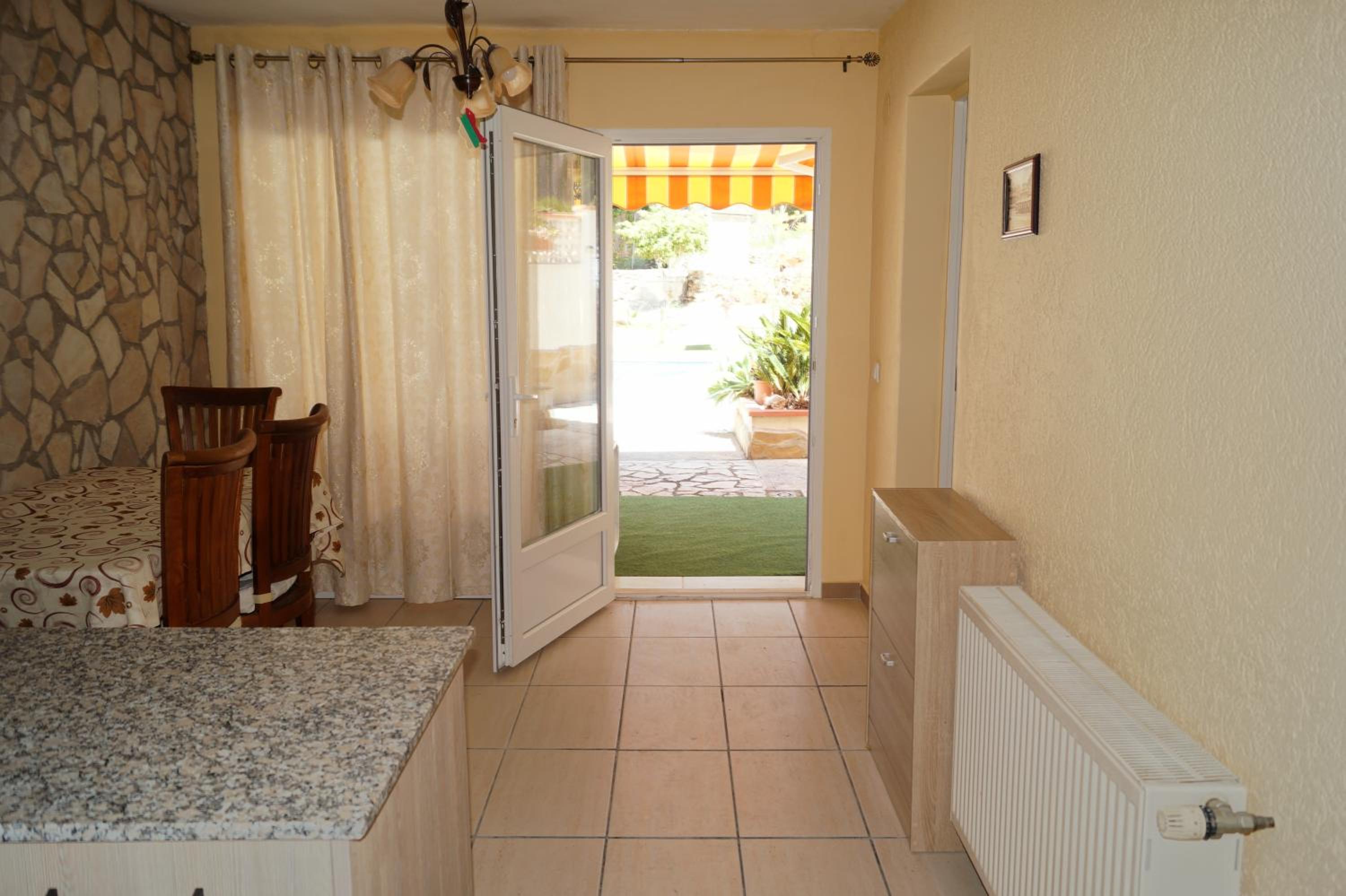 Private/separate floor apartment in a villa near beach
