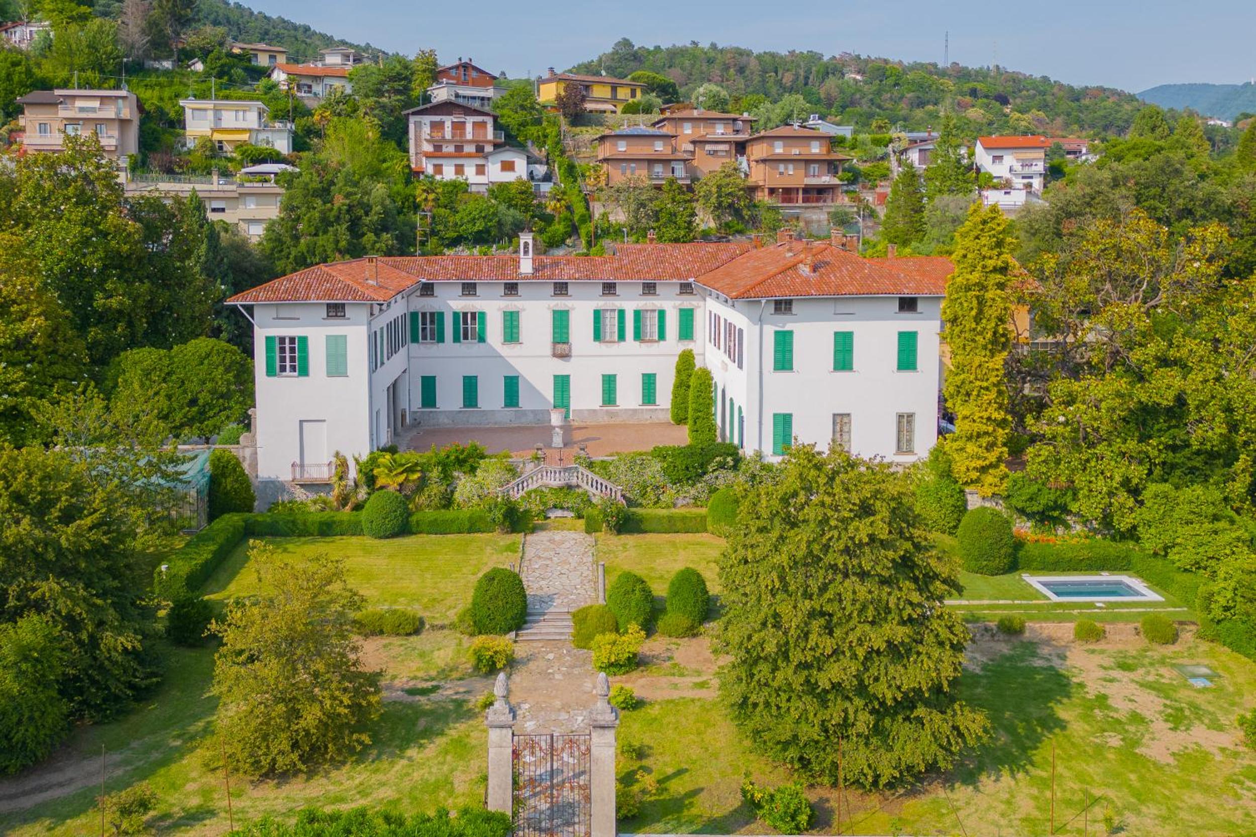 Luxury Apartments in Villa Cardinal Ciceri by Rent All Como photo 1