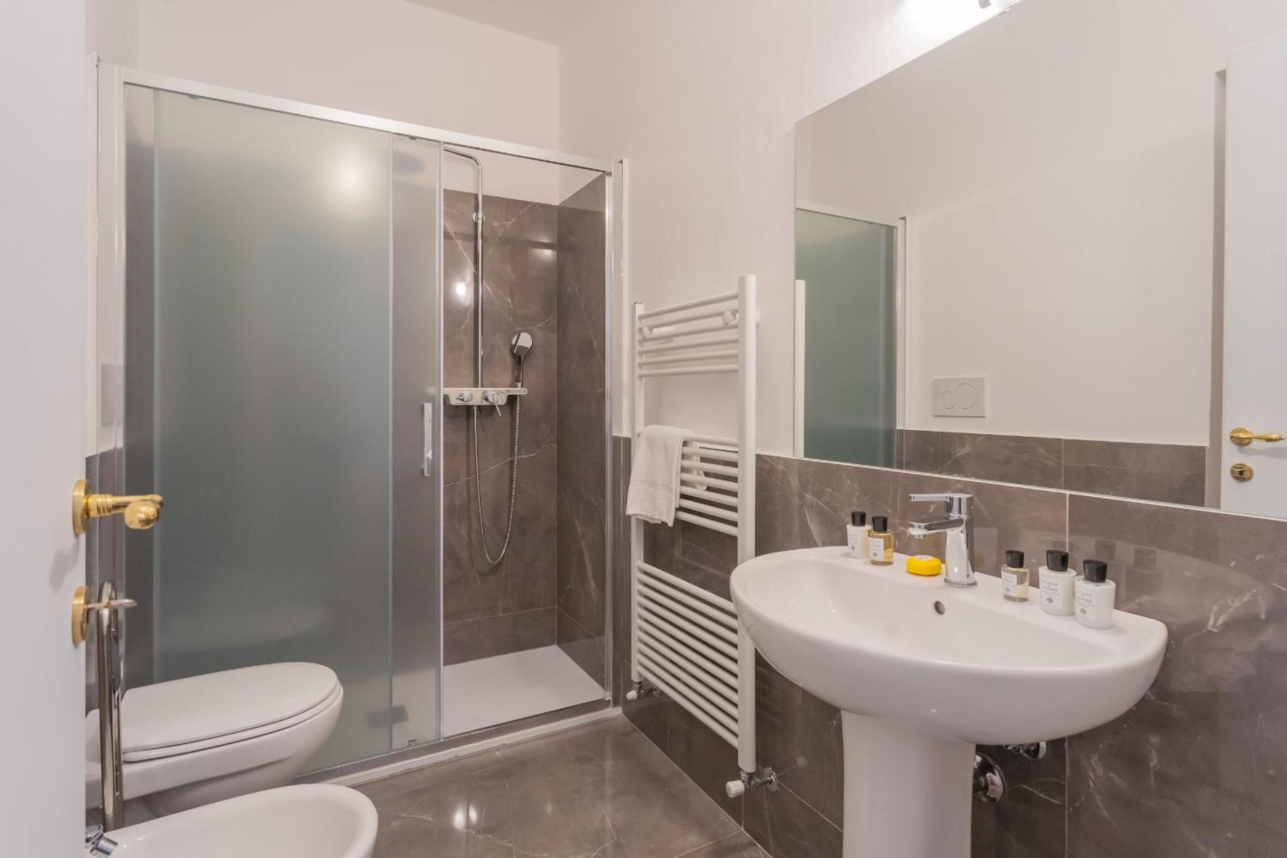 Luxury Apartments in Villa Cardinal Ciceri by Rent All Como photo 2