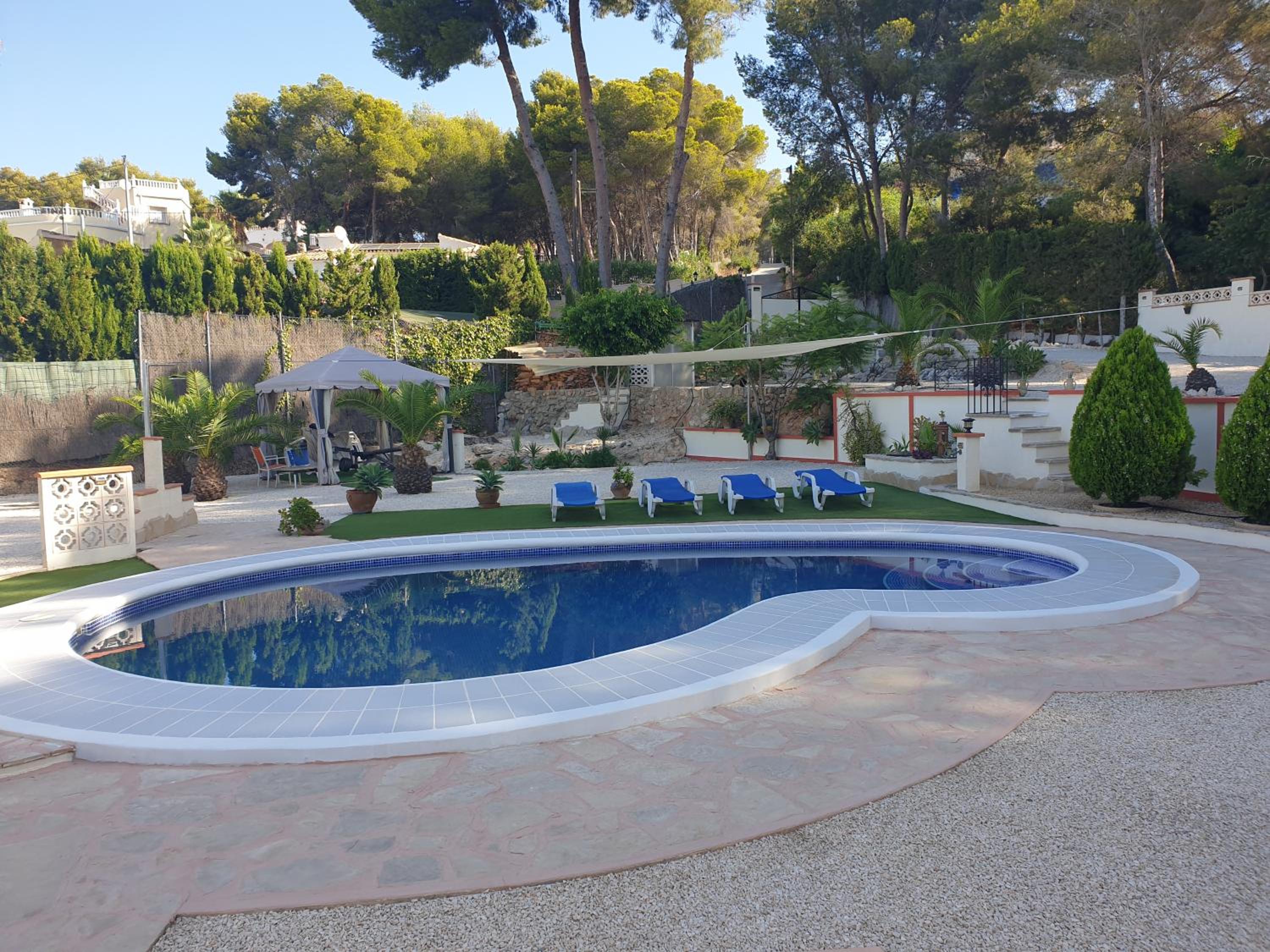 Private/separate floor apartment in a villa near beach