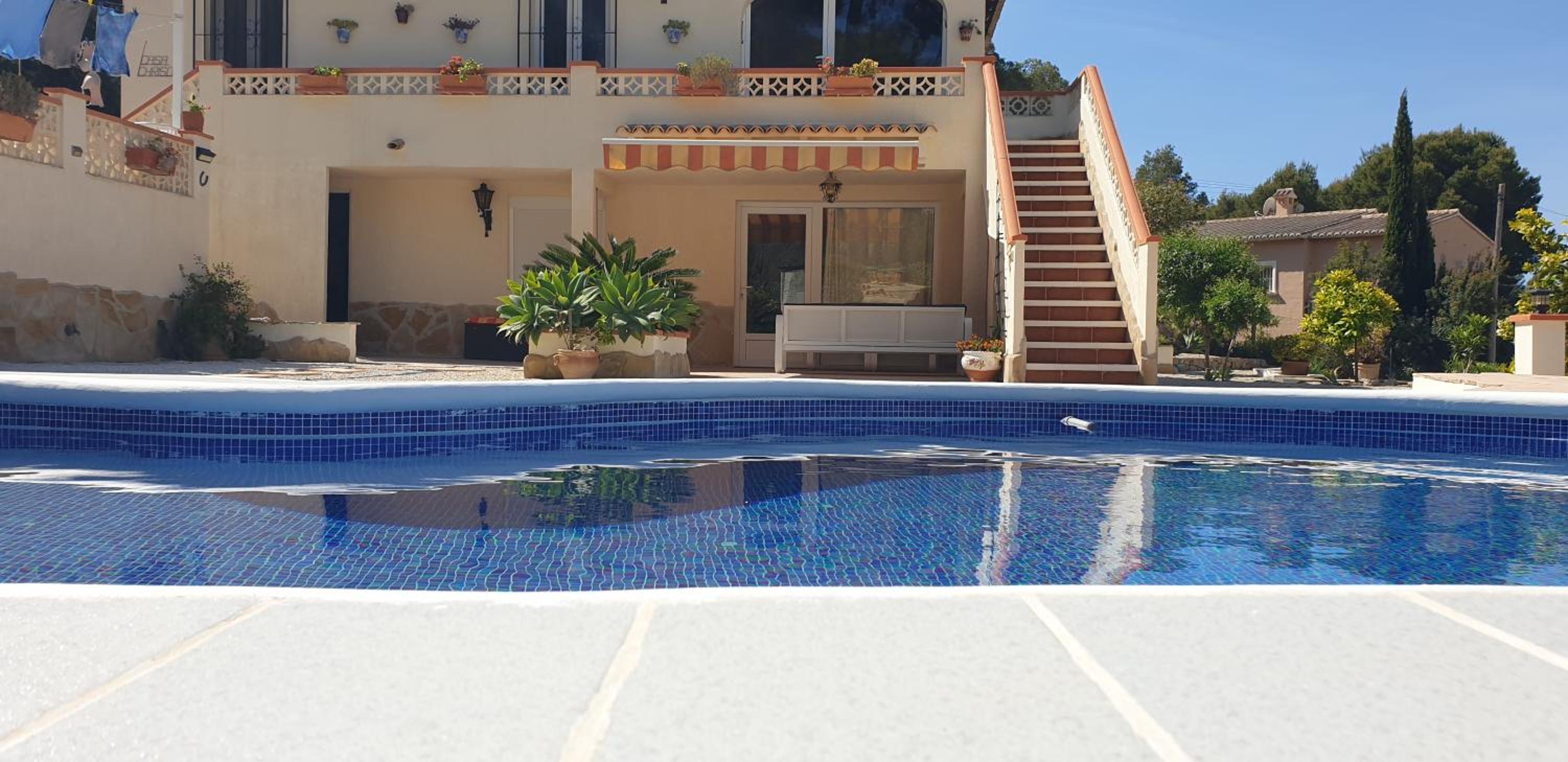 Private/separate floor apartment in a villa near beach