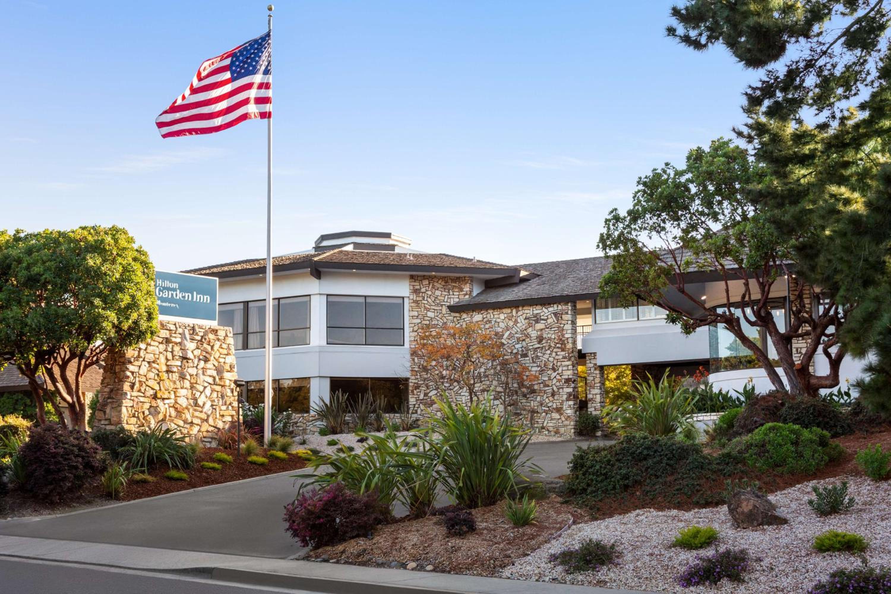 Hotel Hilton Garden Inn Monterey - Image 1