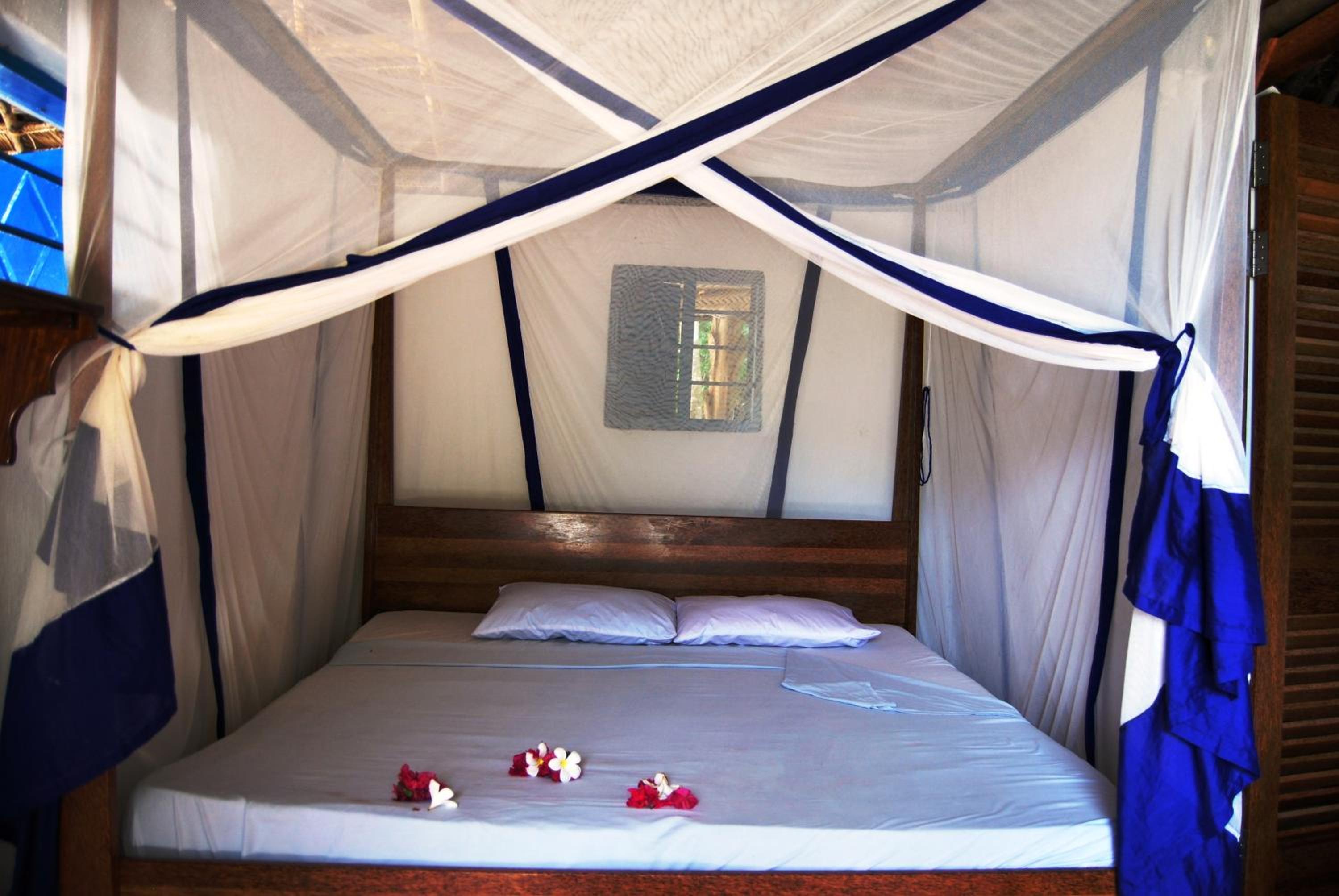 PRIVATE BEACH BUNGALOW ZERO MINUTE to beach Matemwe view 5