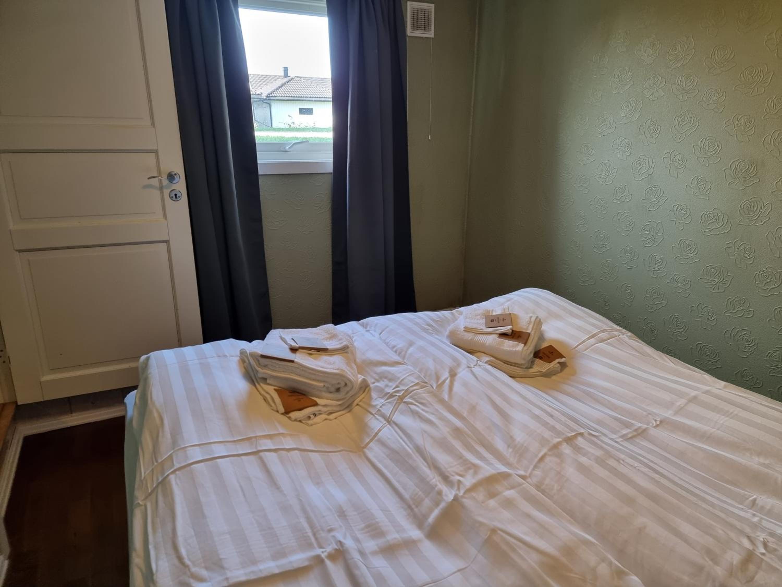 Kjellerleilighet egen inngang.