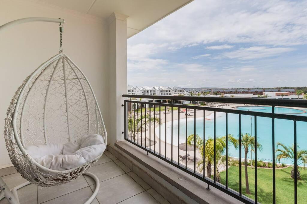 Pax's Luxury Romantic Penthouse on the Lagoon
