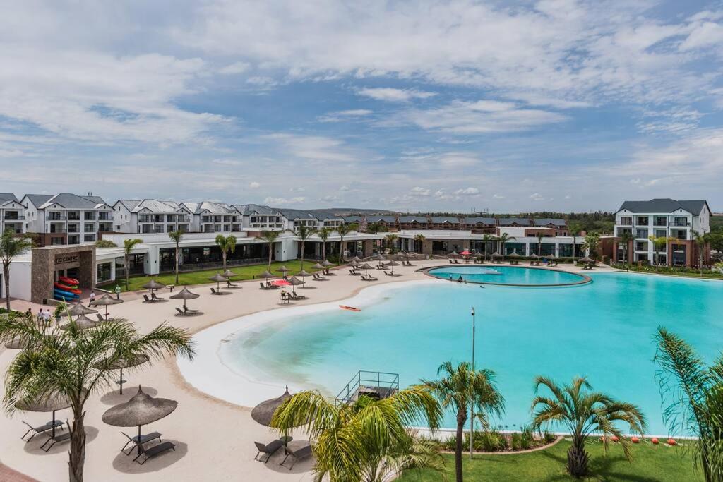 Pax's Luxury Romantic Penthouse on the Lagoon