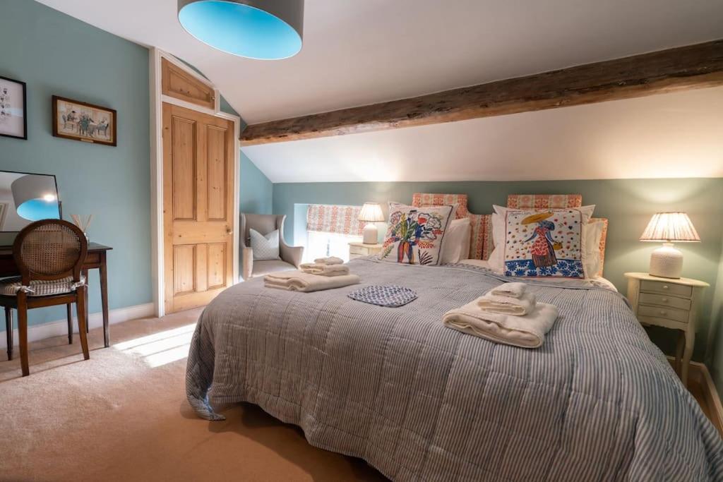 Charming Coates Cottage view 4
