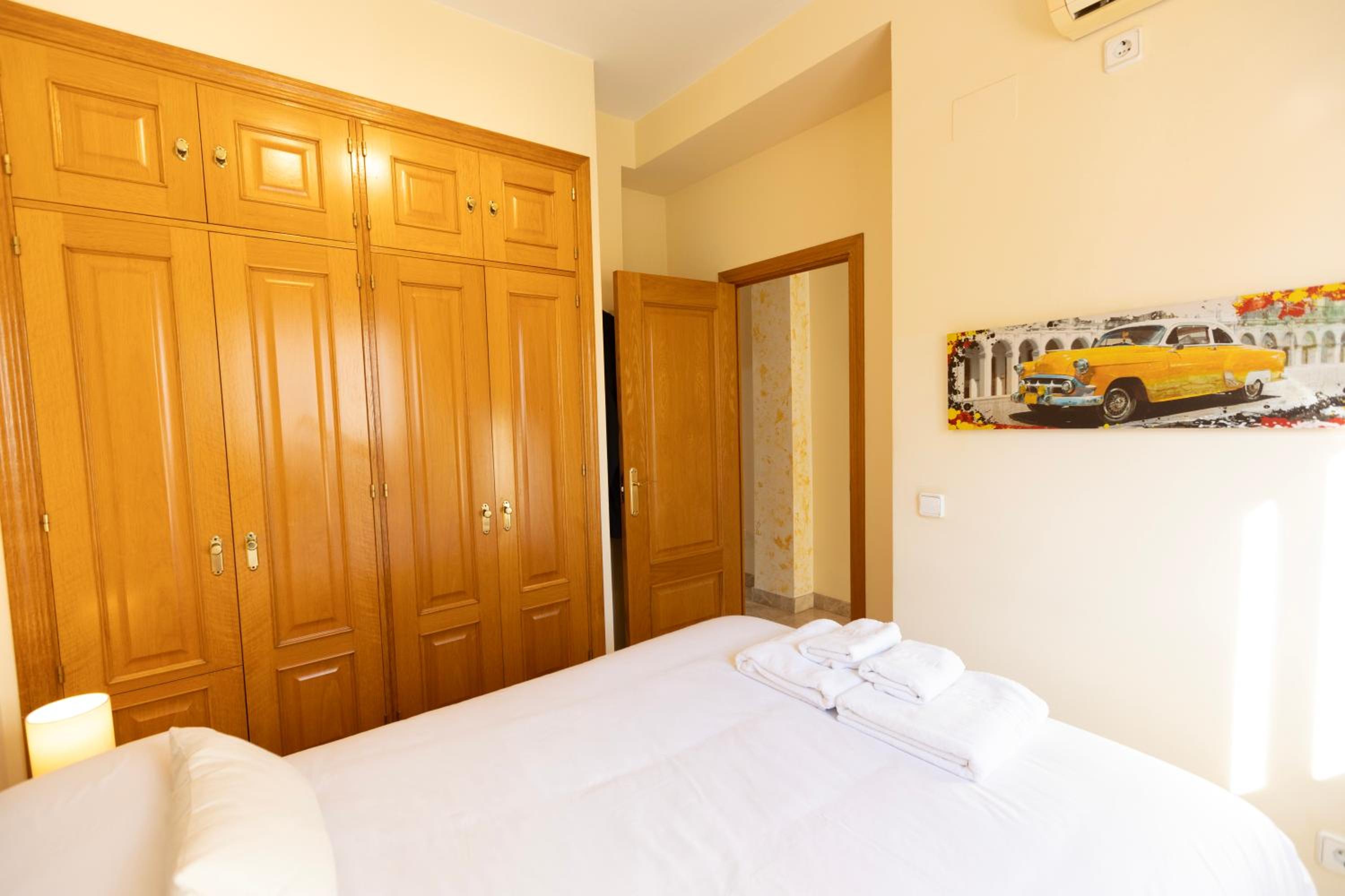 Parque Buhaira - Parking Gratis by TheGoodTourist