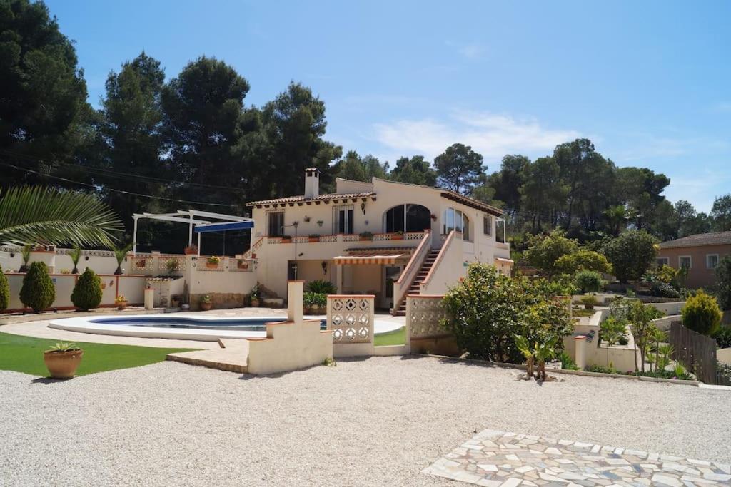 Private/separate floor apartment in a villa near beach