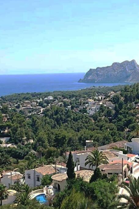 Private/separate floor apartment in a villa near beach