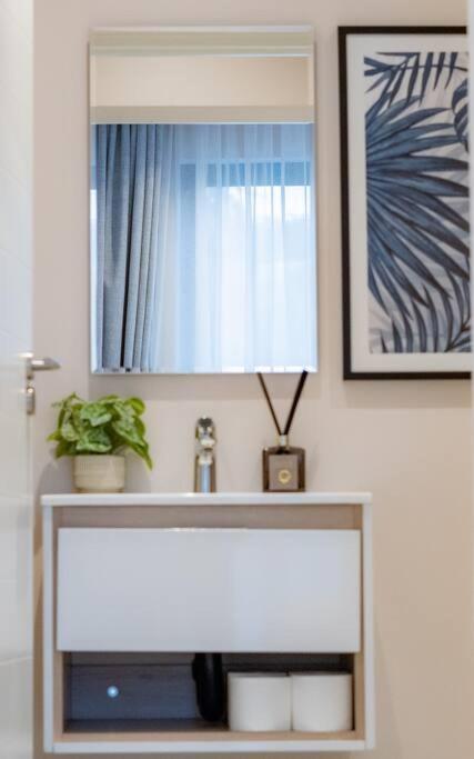 Outstanding 2BR Sandton with a View