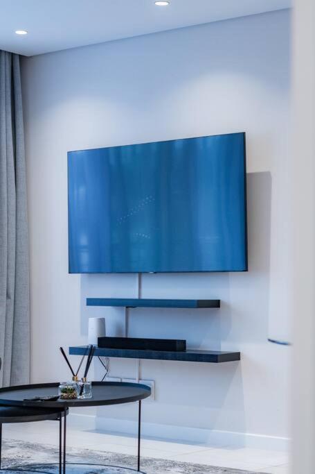 Outstanding 2BR Sandton with a View