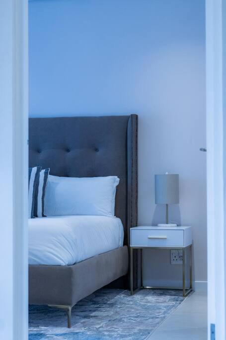 Outstanding 2BR Sandton with a View