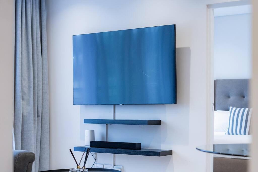 Outstanding 2BR Sandton with a View