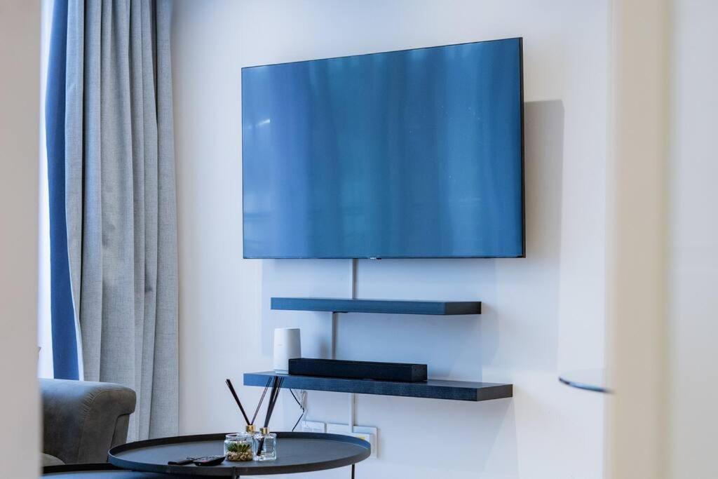 Outstanding 2BR Sandton with a View