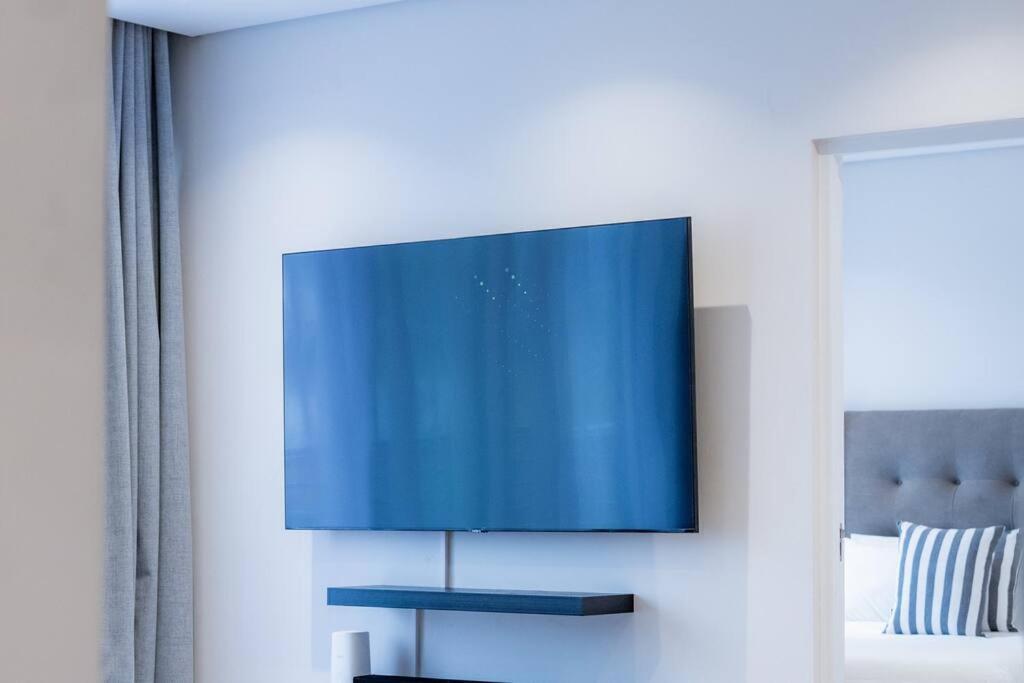 Outstanding 2BR Sandton with a View