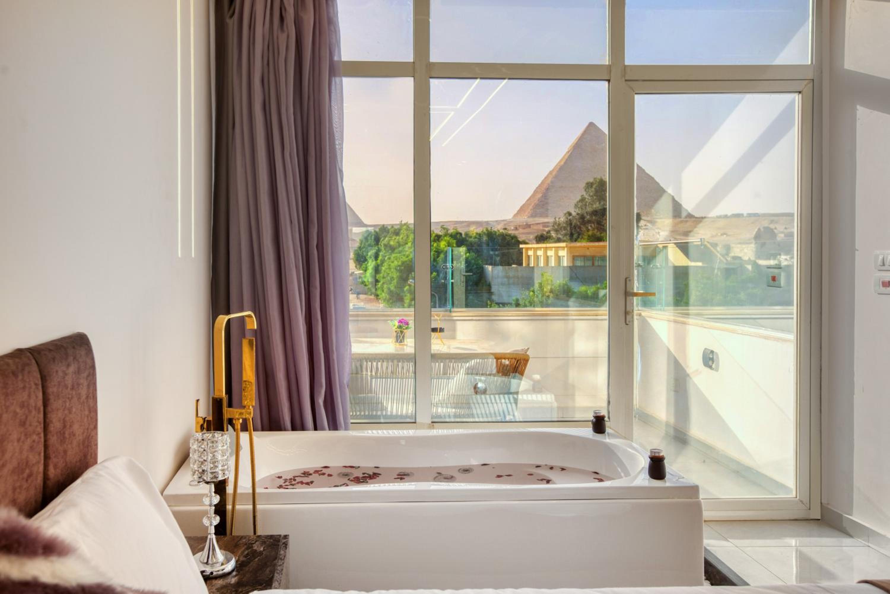 Tree Lounge Pyramids View INN , Sphinx Giza