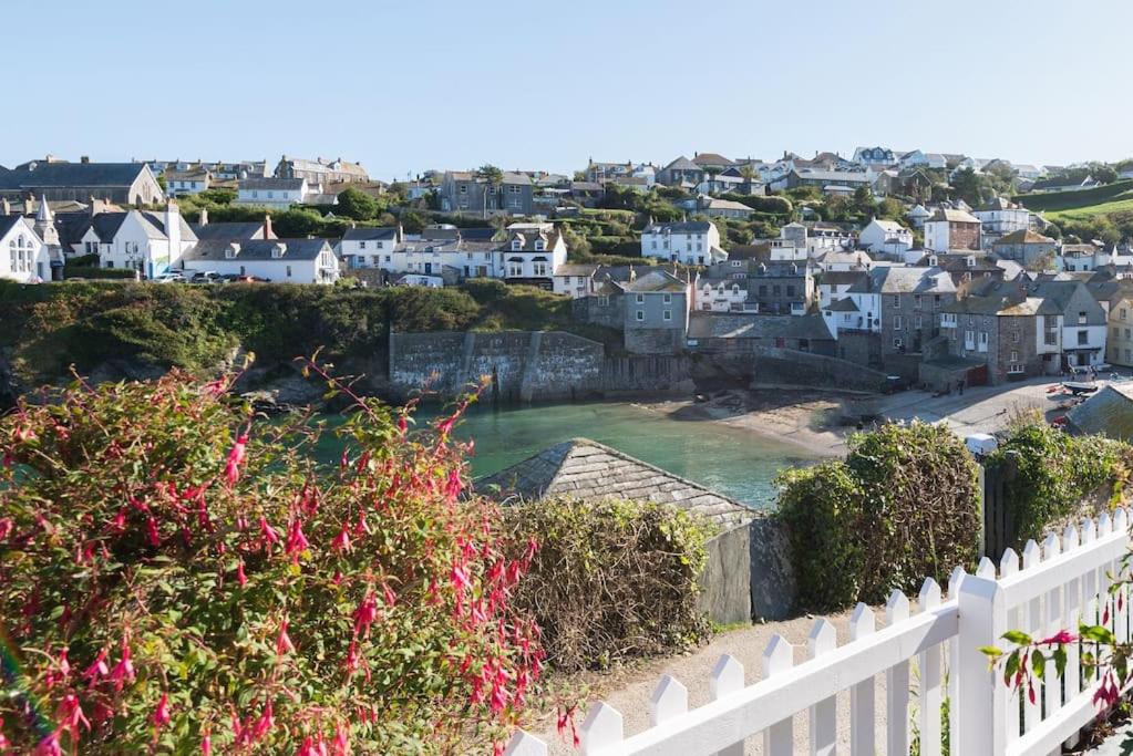 White House, Port Isaac Bay Holidays view 5