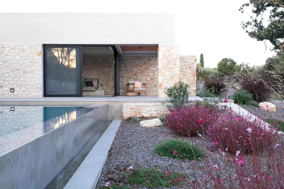 Theros Estate
