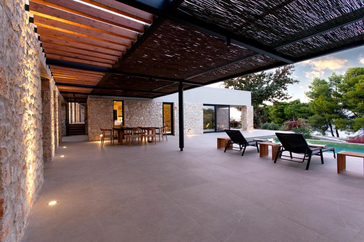 Theros Estate