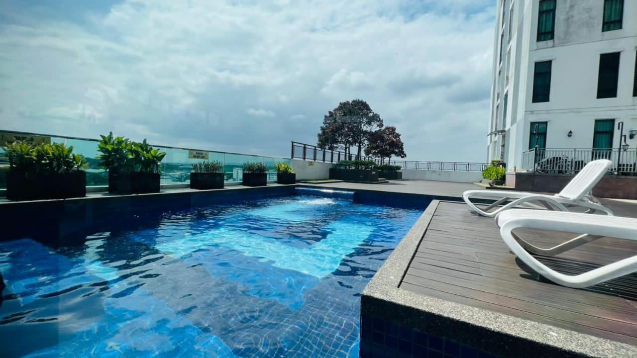 JB D’Summit Residence by The Pool