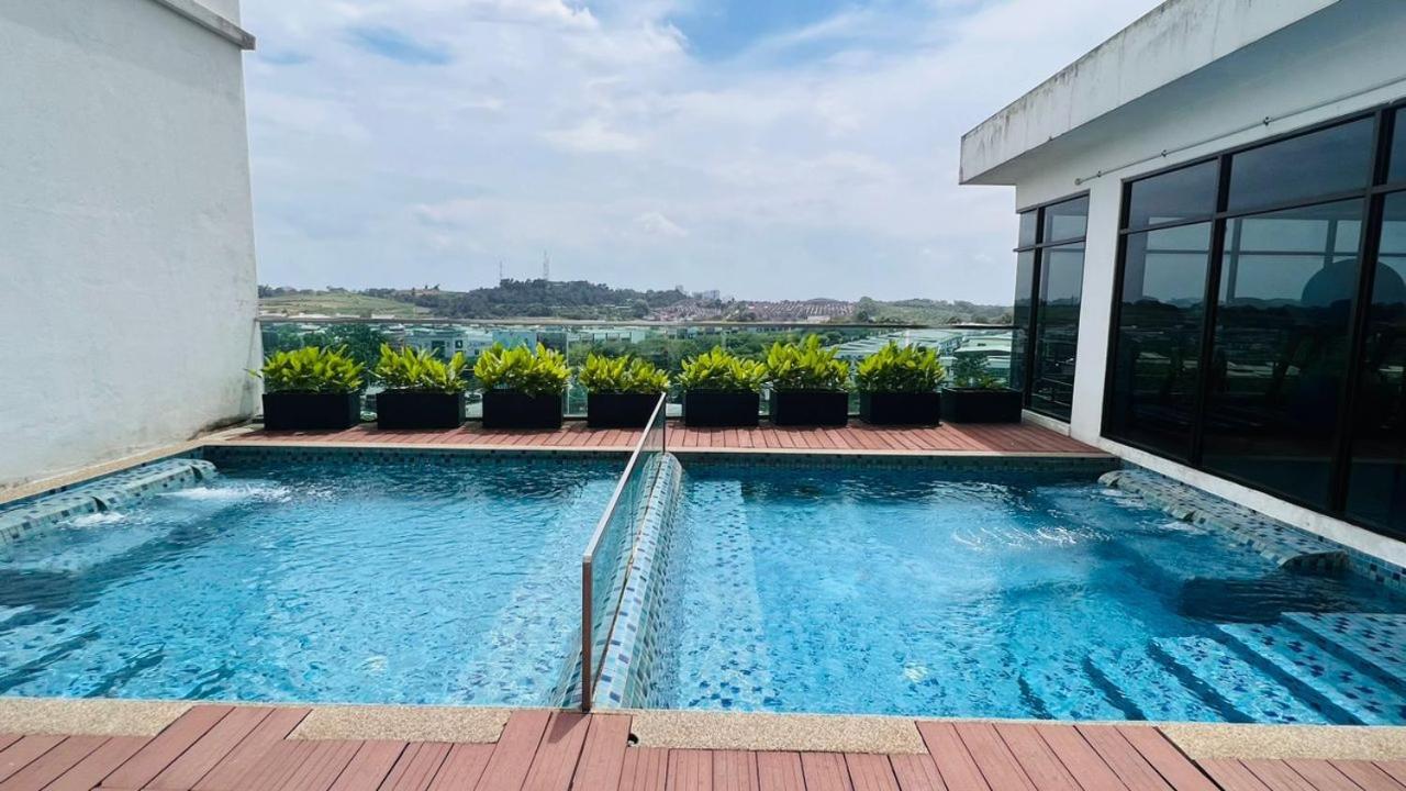 JB D’Summit Residence by The Pool