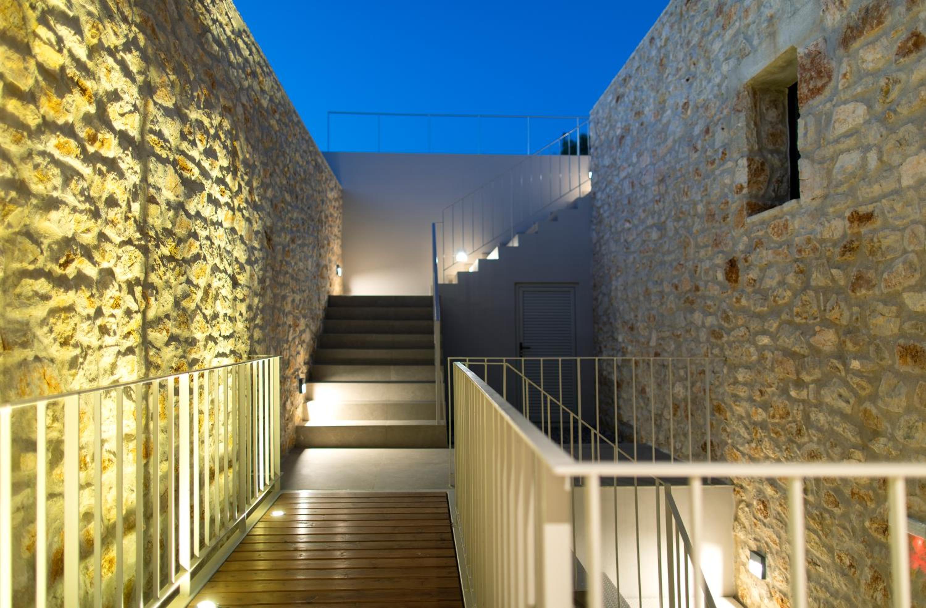 Theros Estate