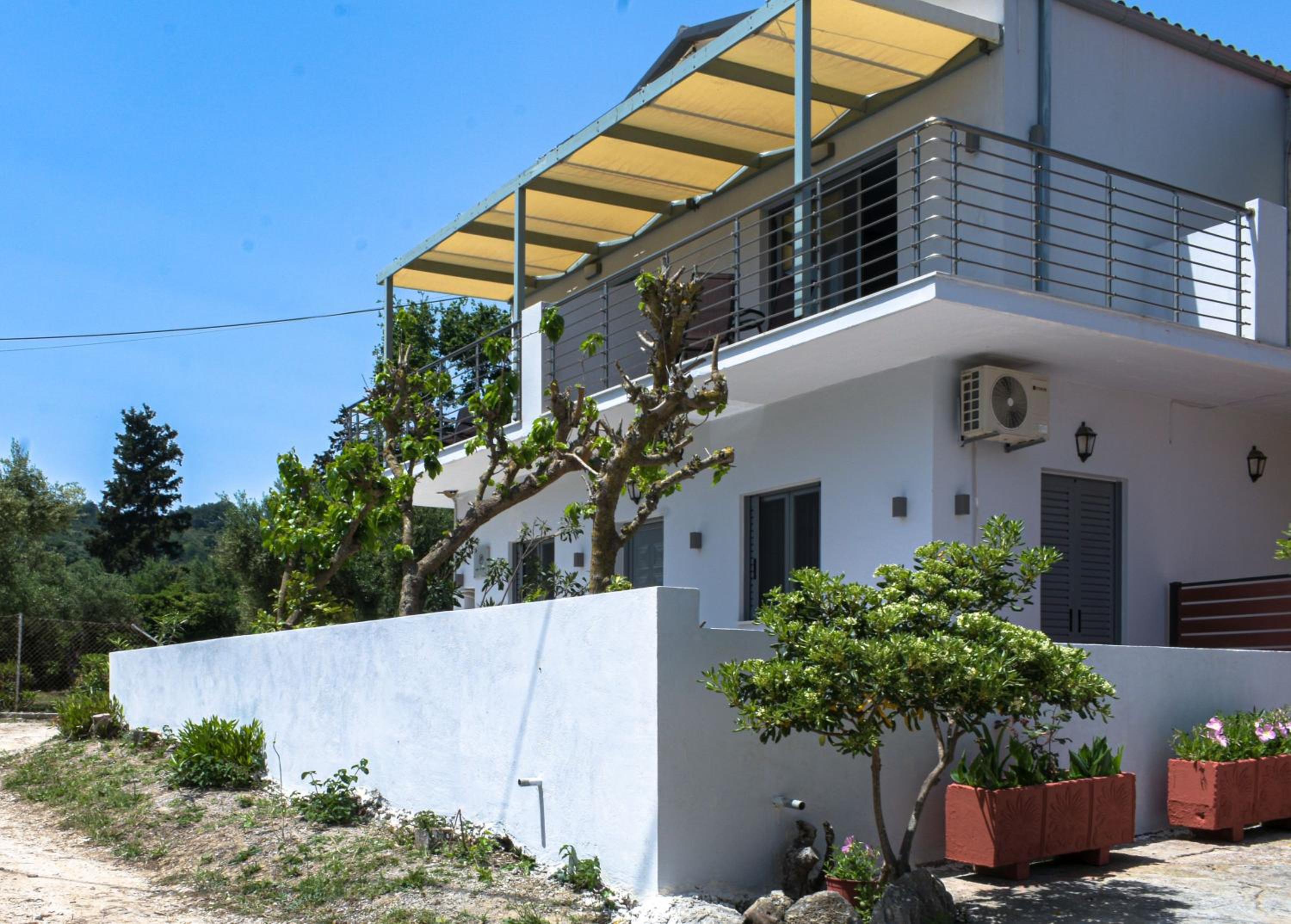 Casa Di Mare - Studios and Apartments with pool on the beach, by ZanteWize
