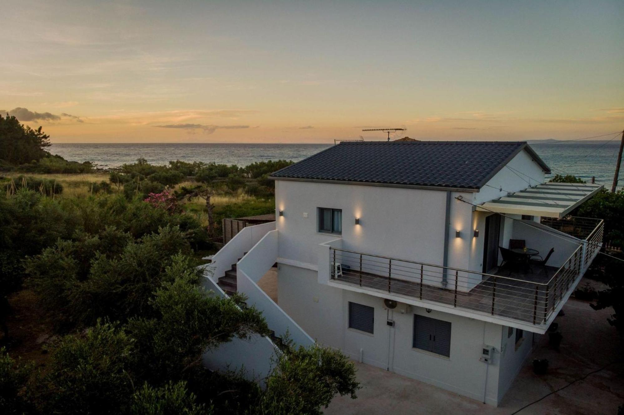 Casa Di Mare - Studios and Apartments with pool on the beach, by ZanteWize