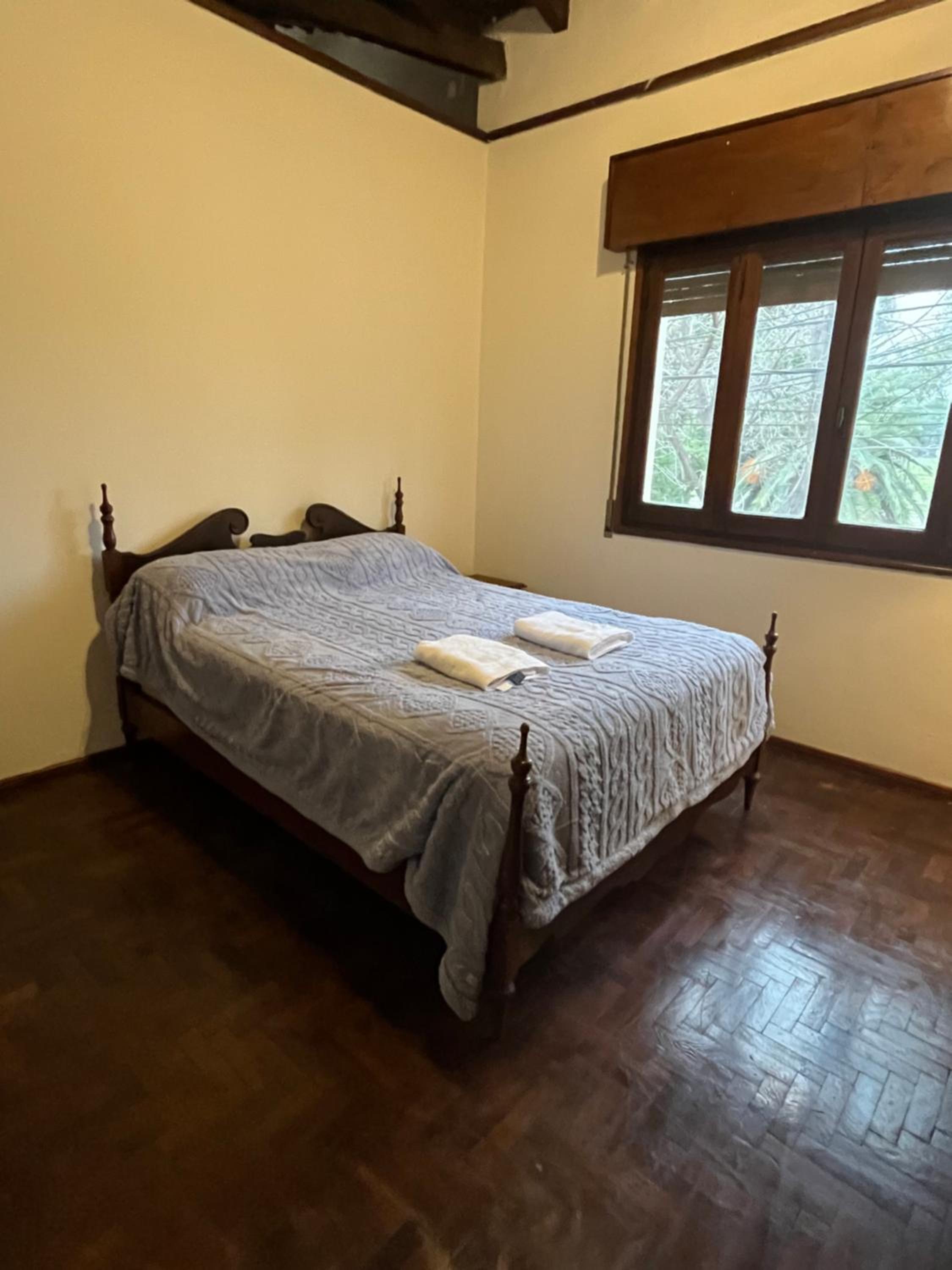 2 dormitorios- Casa en planta alta frente al Parque