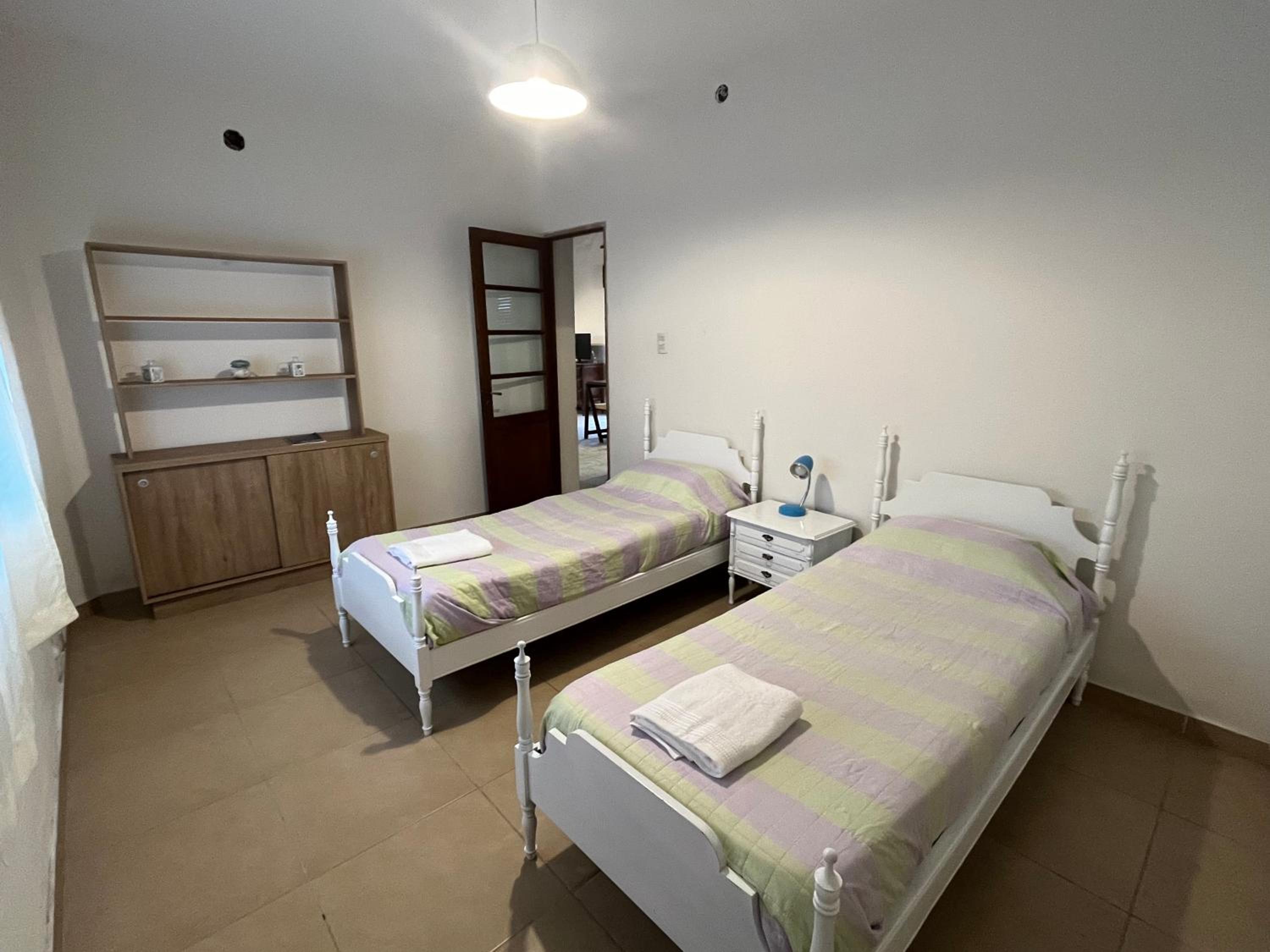 2 dormitorios- Casa en planta alta frente al Parque