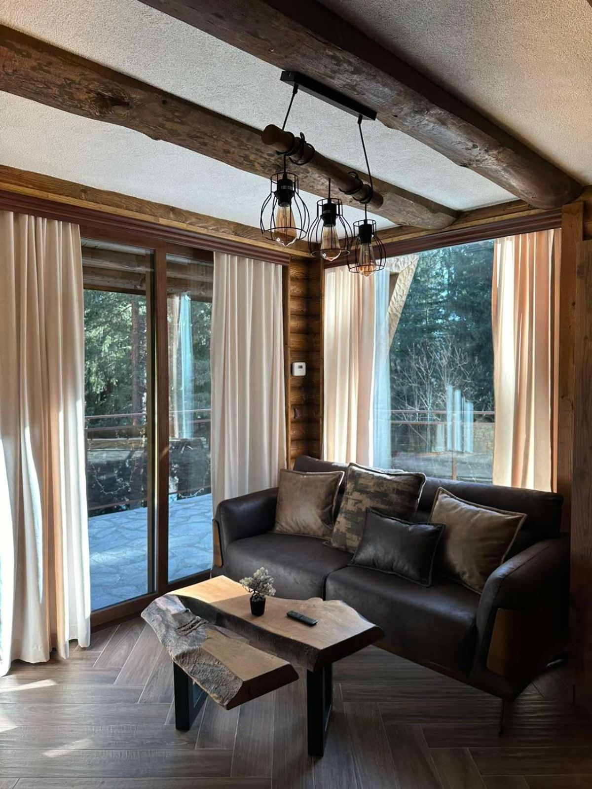 CHALET ELEVEN