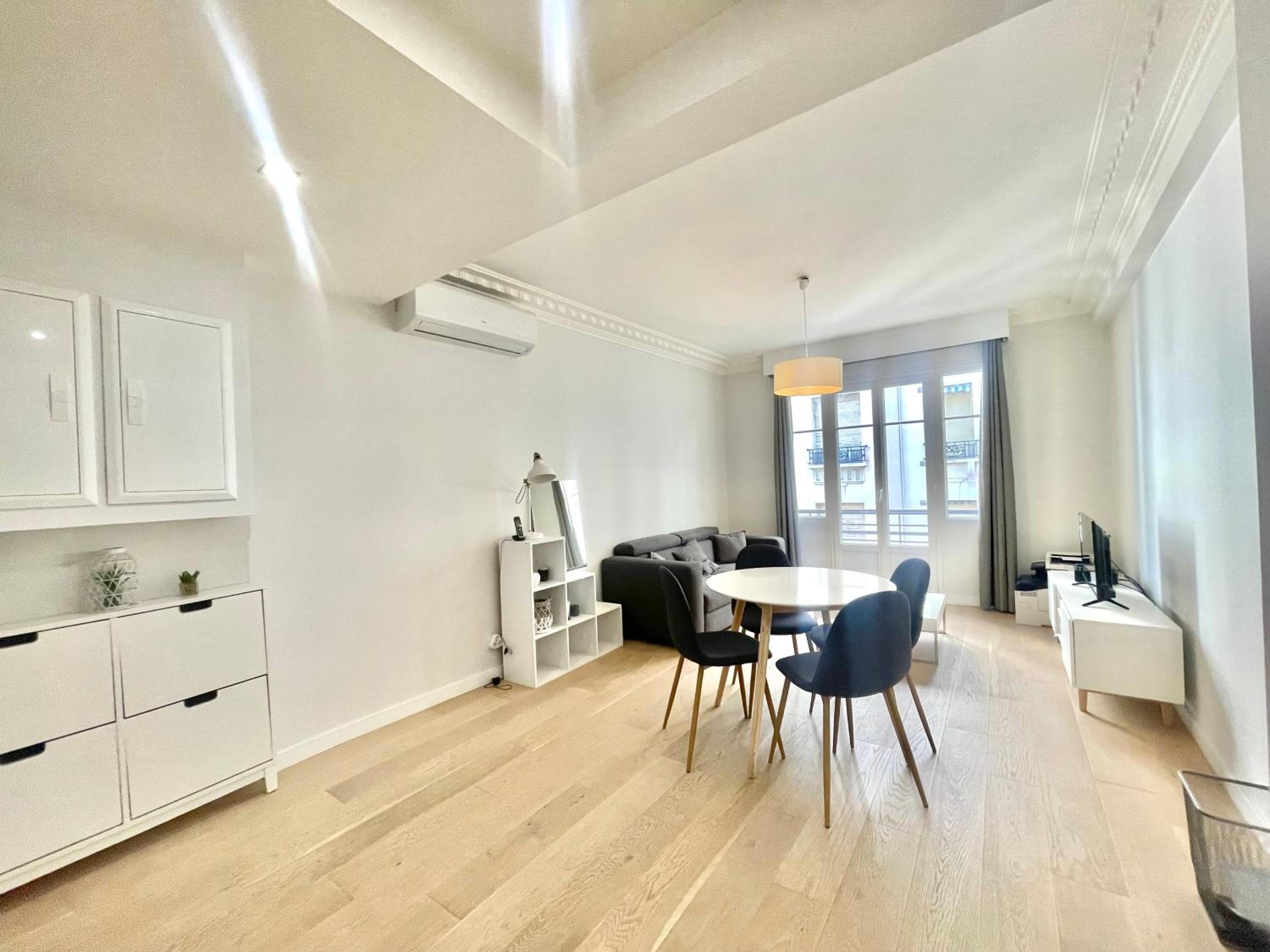 Pasteur by Welcome to Cannes