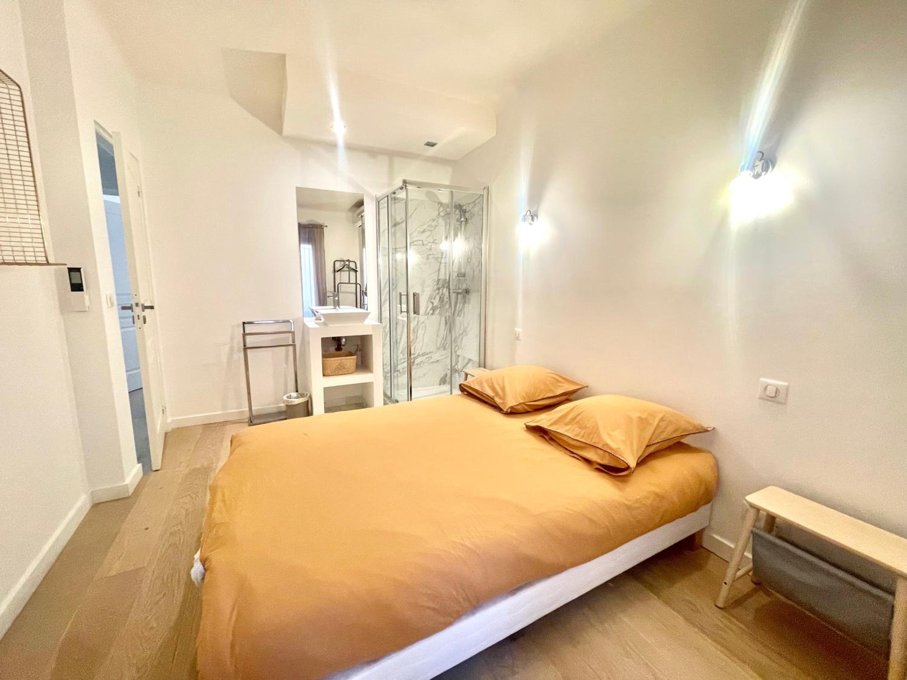 Pasteur by Welcome to Cannes