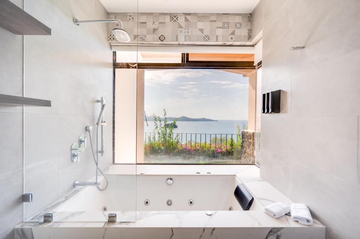 Playa Flamingo Towers Cliffside Retreat Endless Views Sunsets
