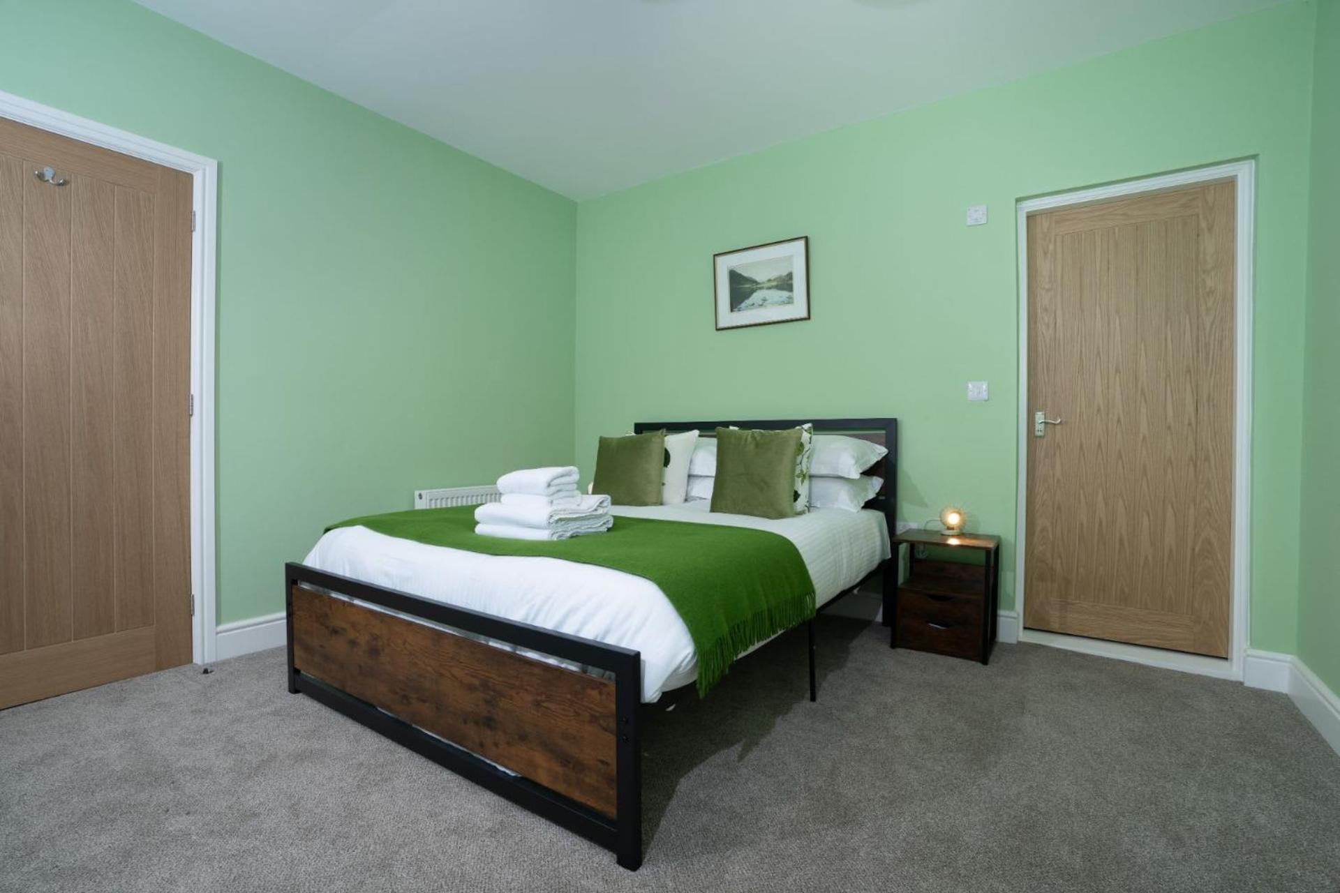New 2 Bedroom Home at Waterhead Range by LetMeStay view 4