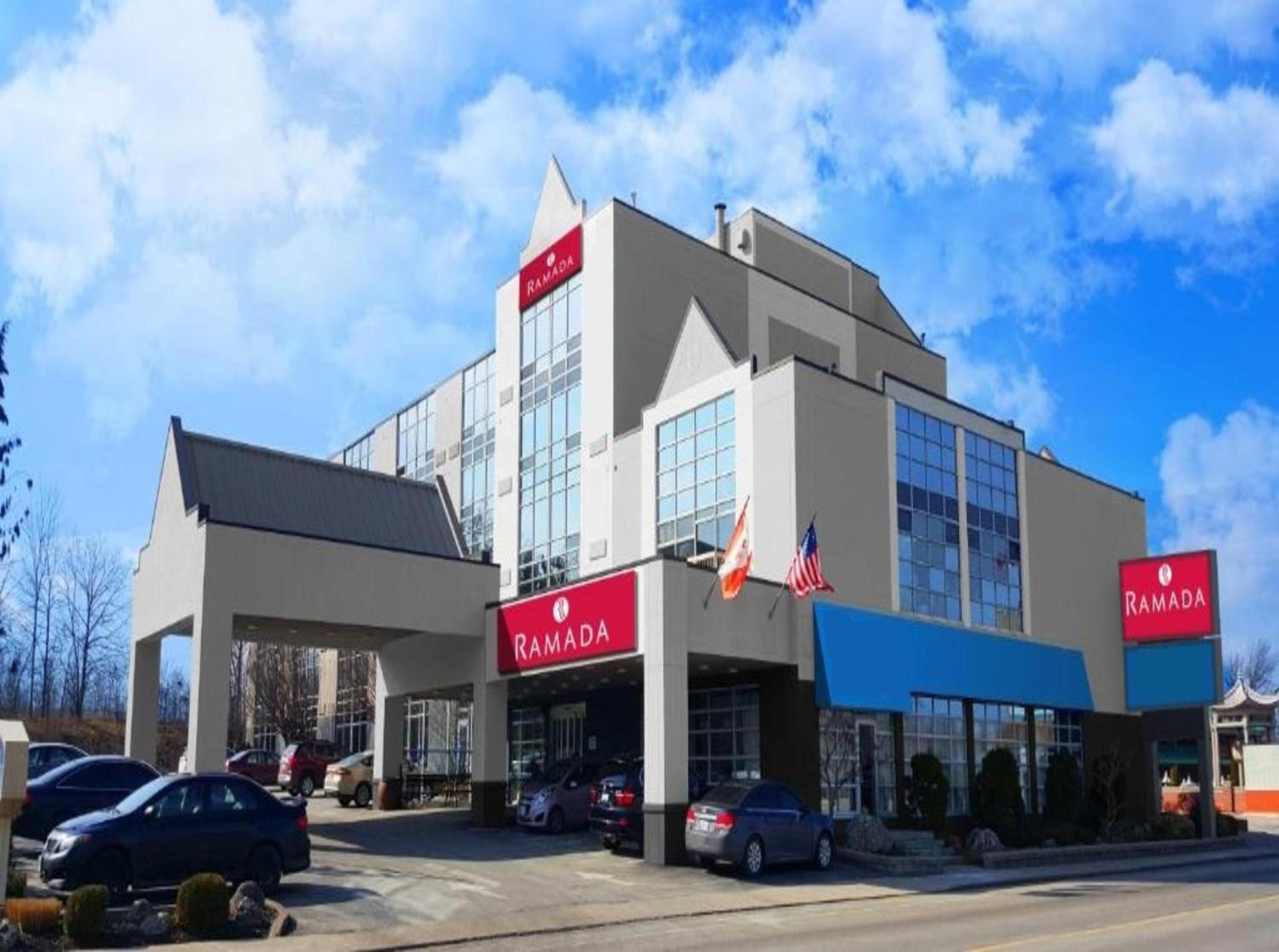 Hotel Ramada by Wyndham Niagara Falls by the River - Image 1