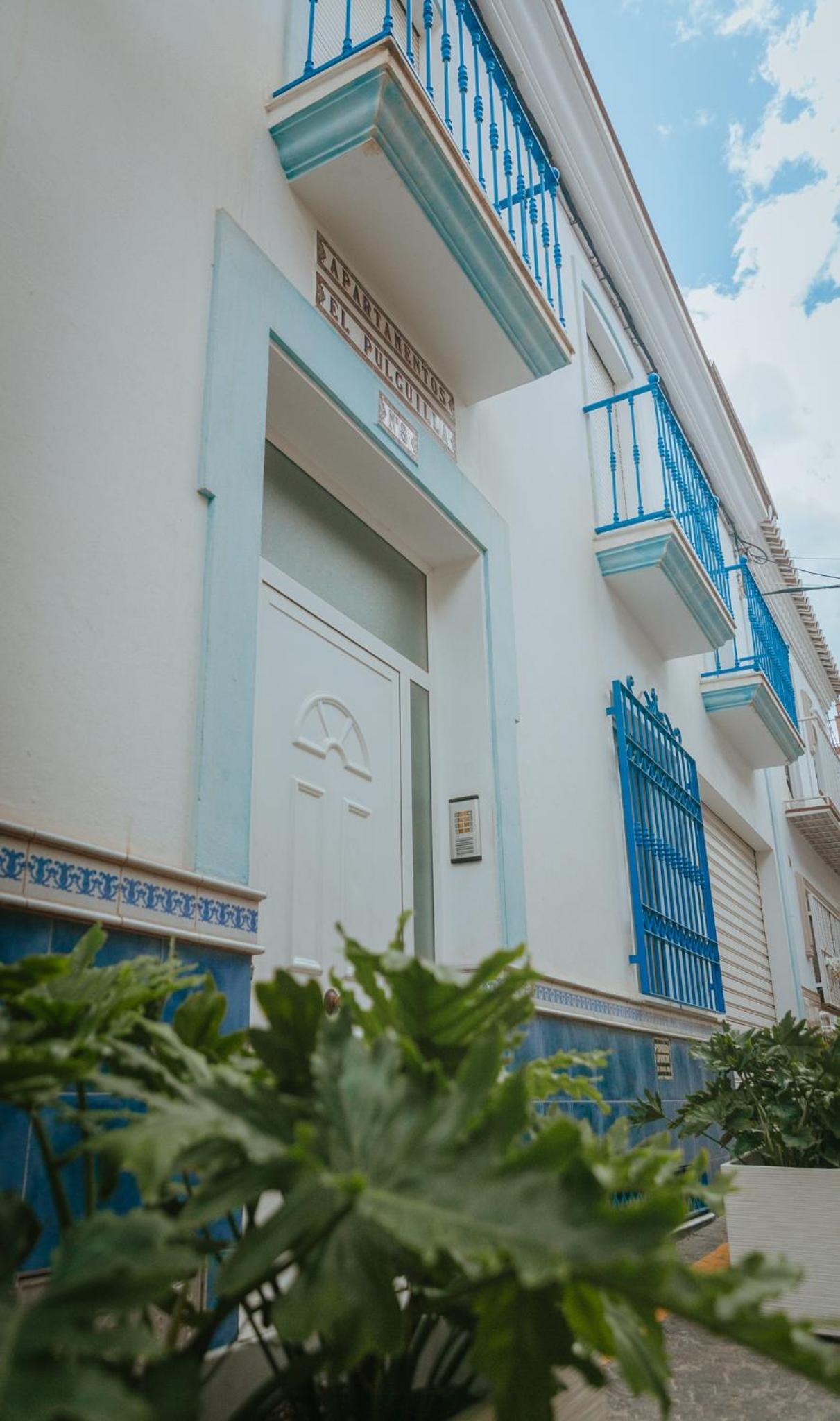 Las Flores Apartments
