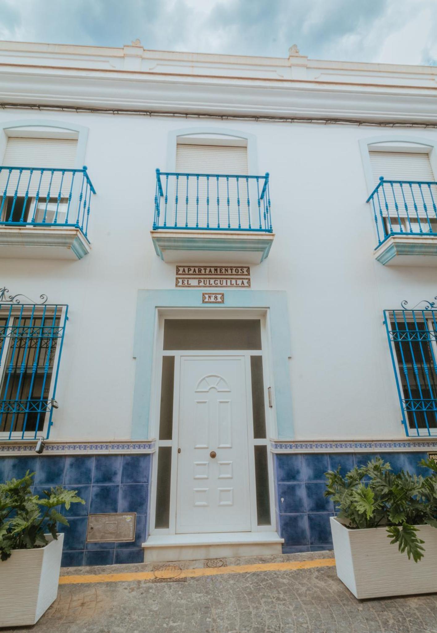 Las Flores Apartments