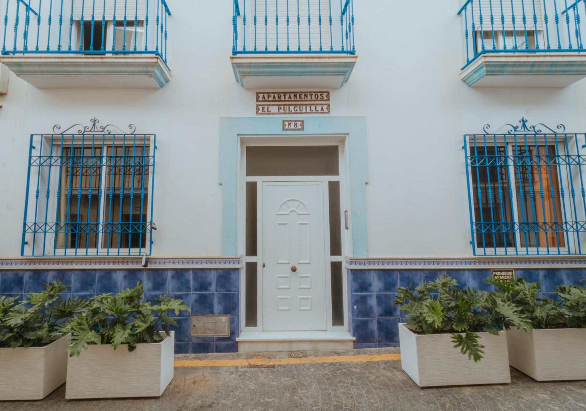 Las Flores Apartments