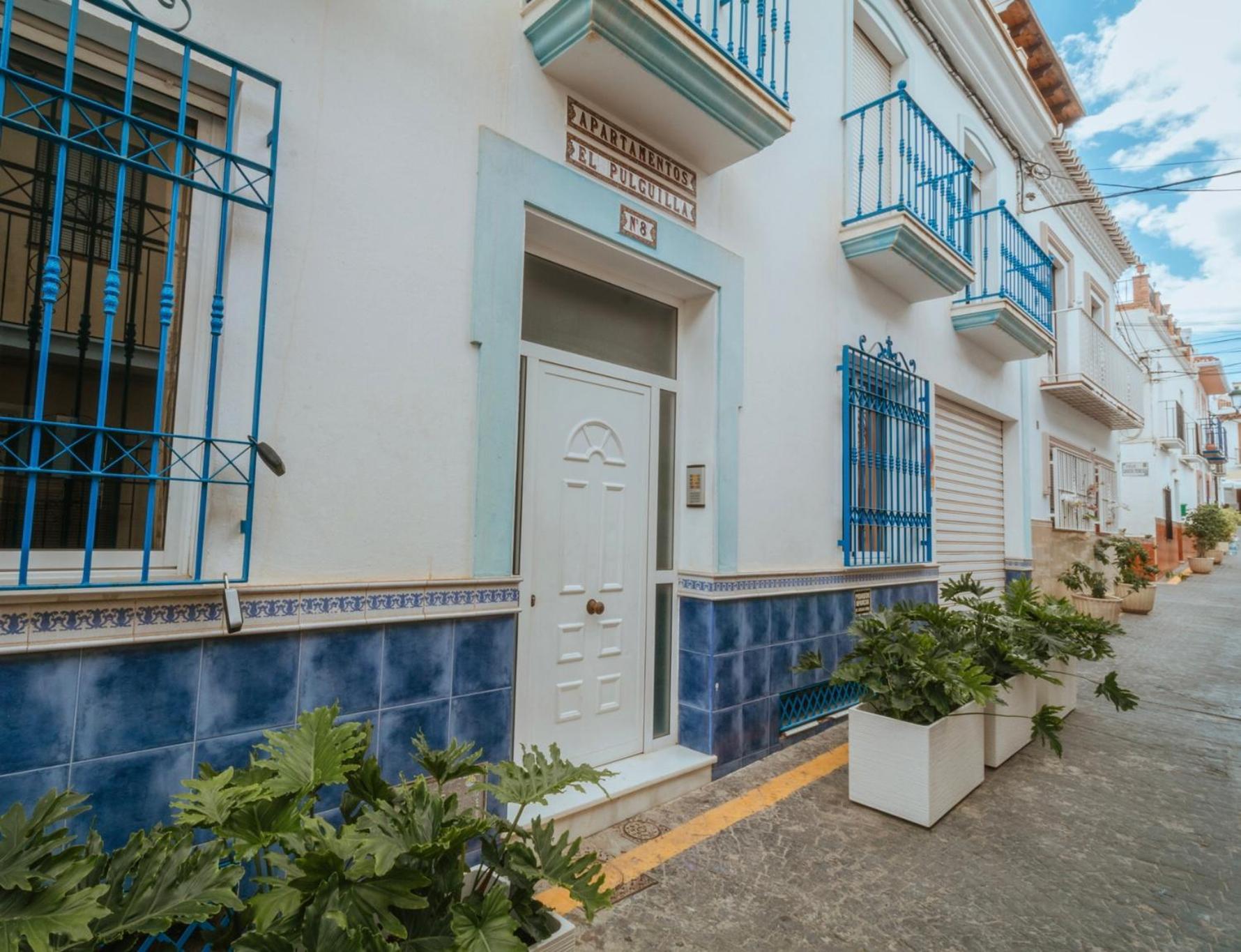 Las Flores Apartments