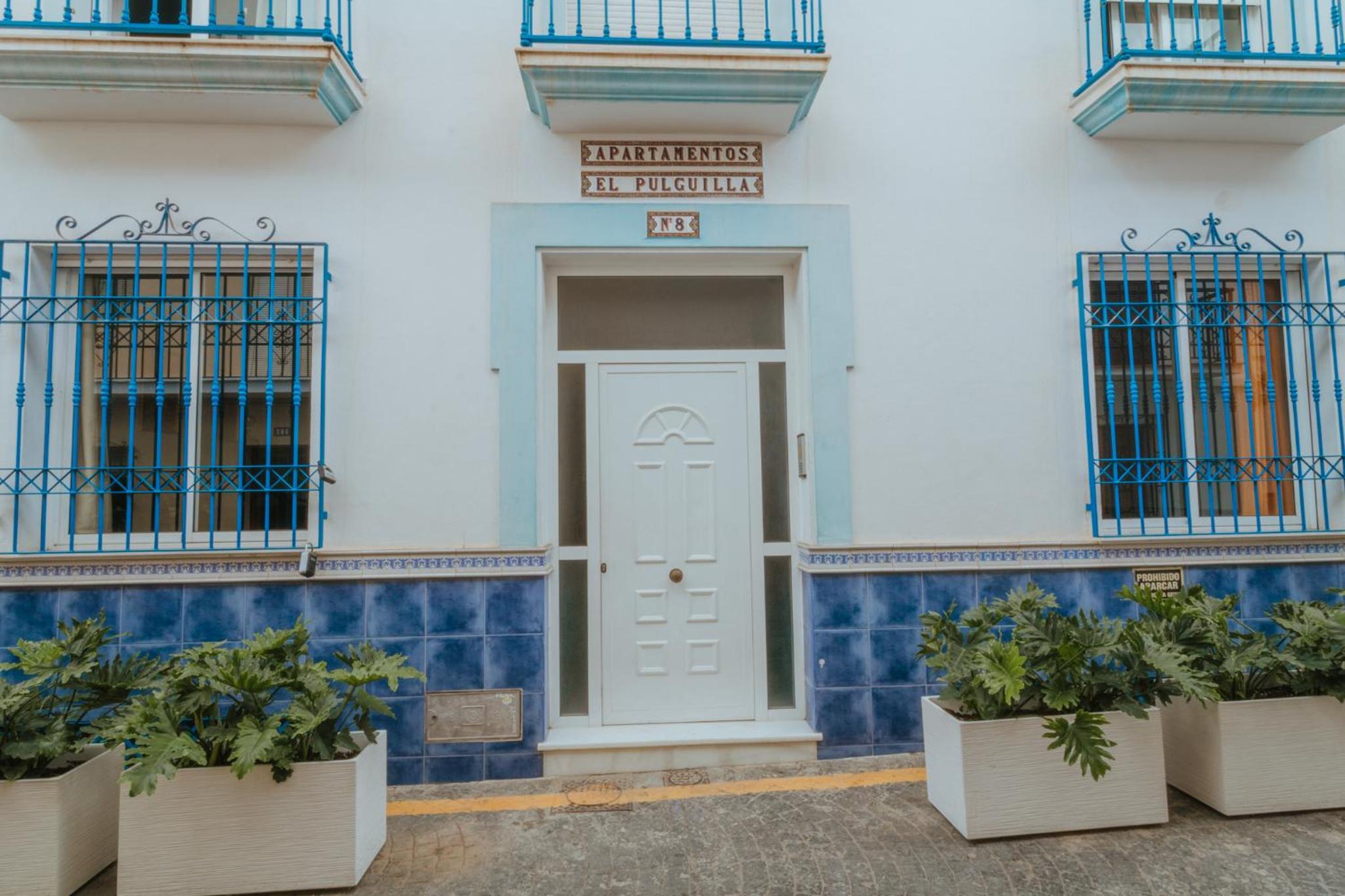 Las Flores Apartments