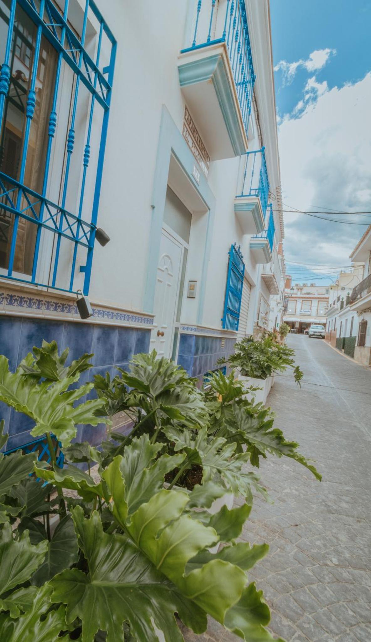 Las Flores Apartments