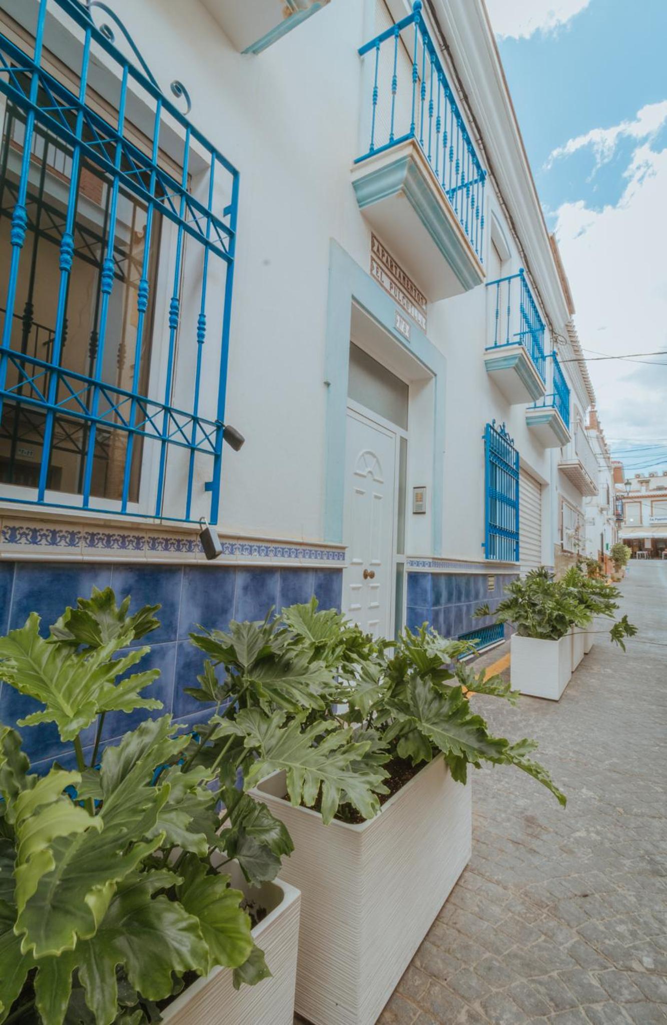 Las Flores Apartments