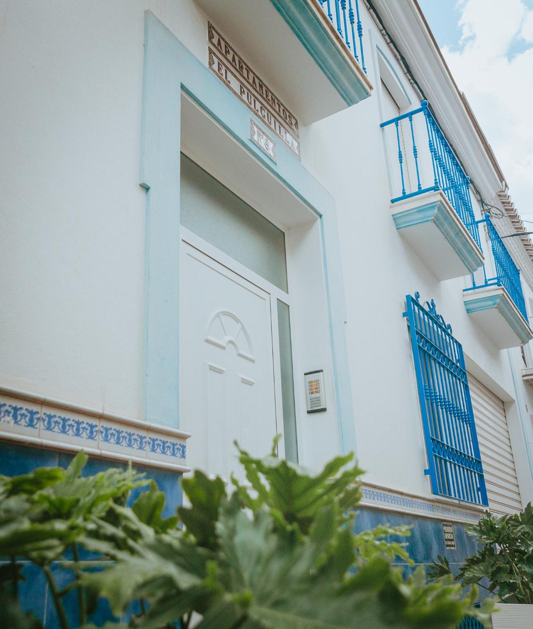 Las Flores Apartments