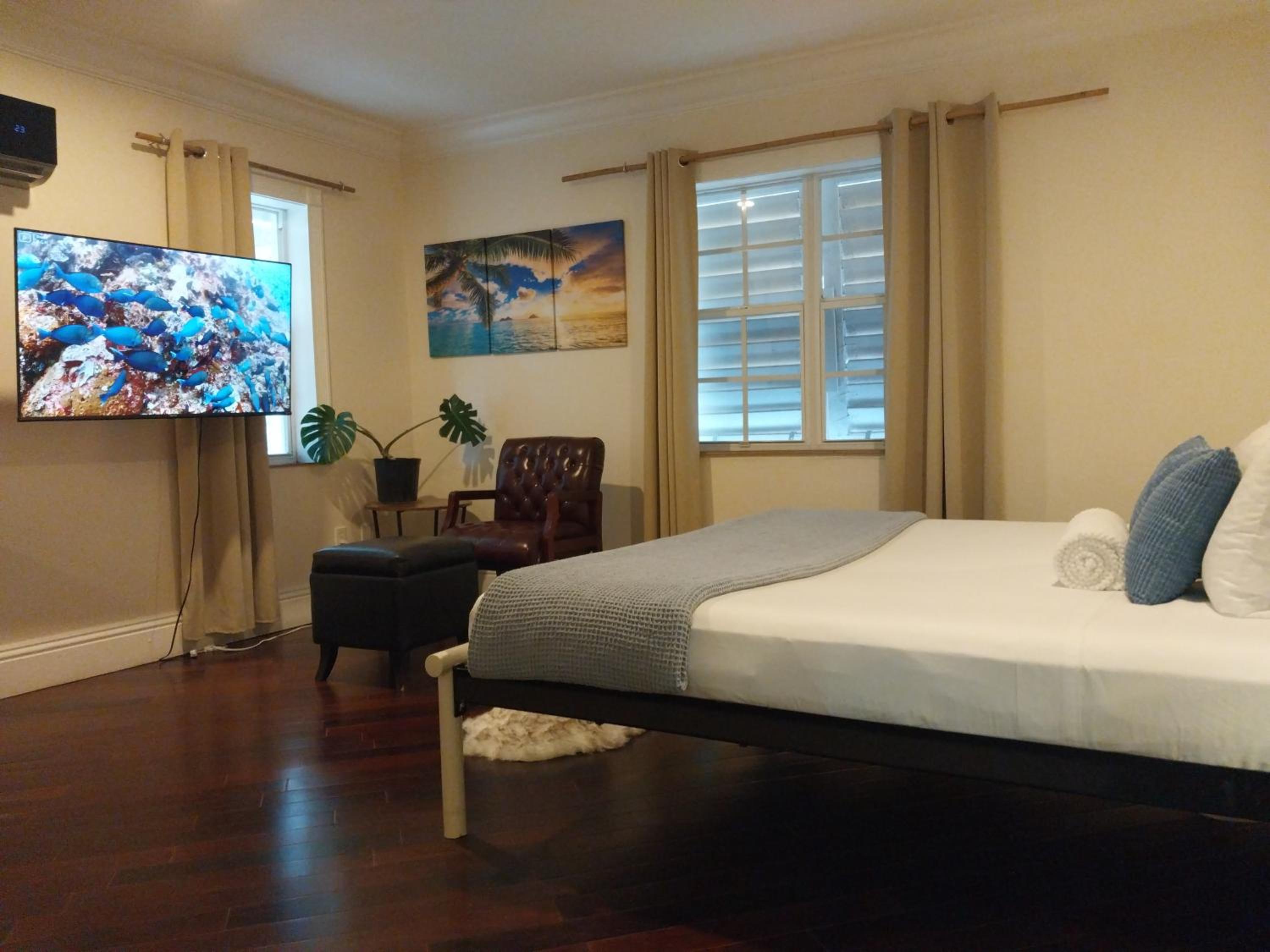 Private Guest House 2 bedrooms & 2 baths near Grace Bay Beach & Long Bay Beach. view 4