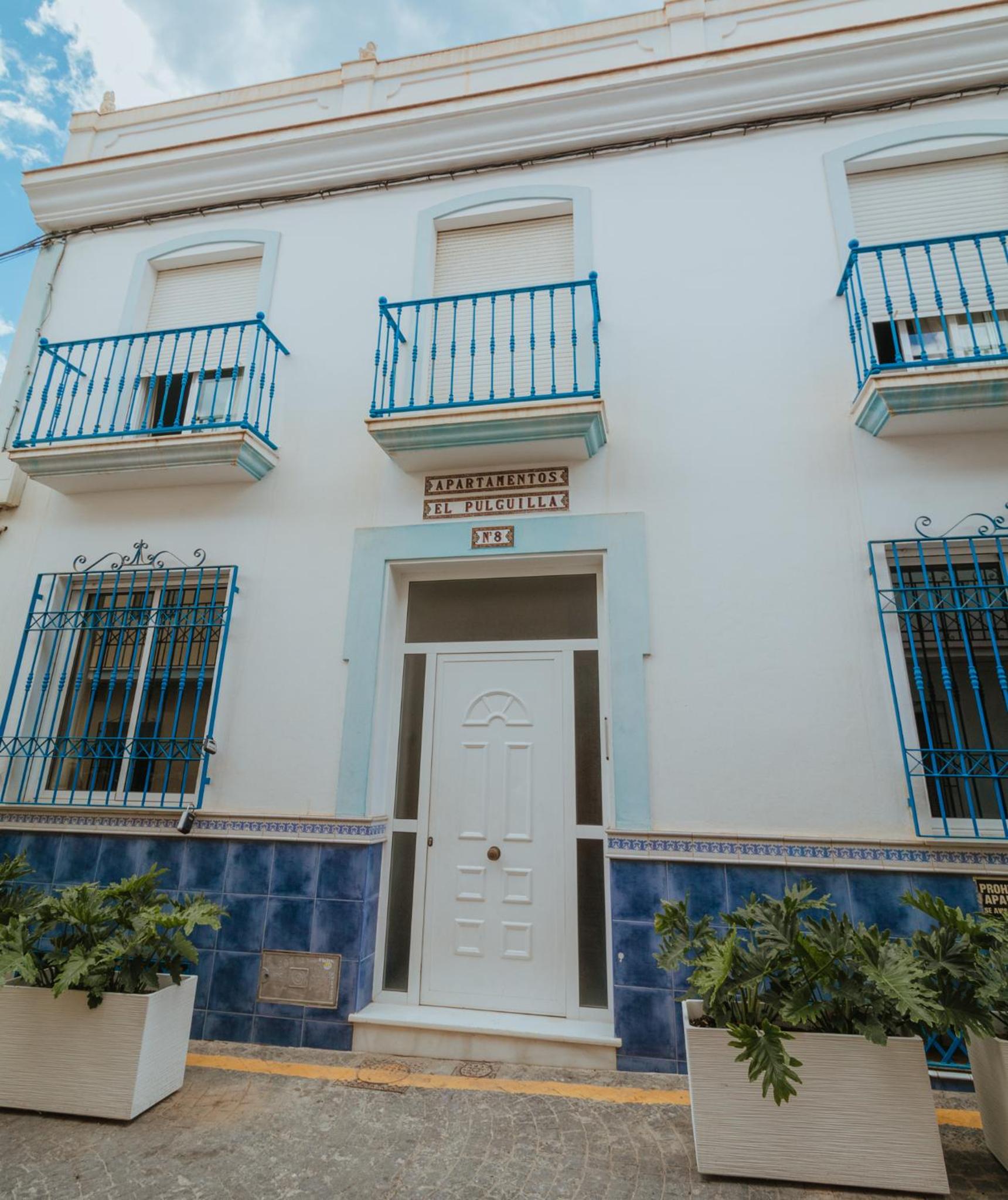 Las Flores Apartments