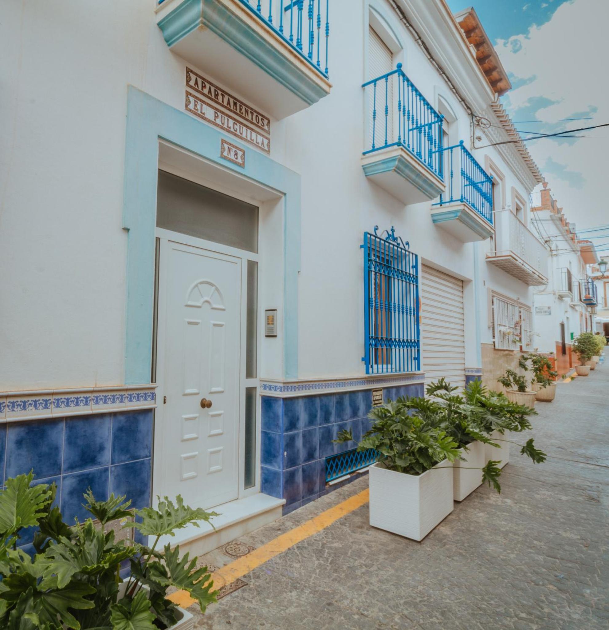 Las Flores Apartments